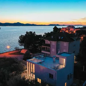 https://karma-52.hotelinzadar.com